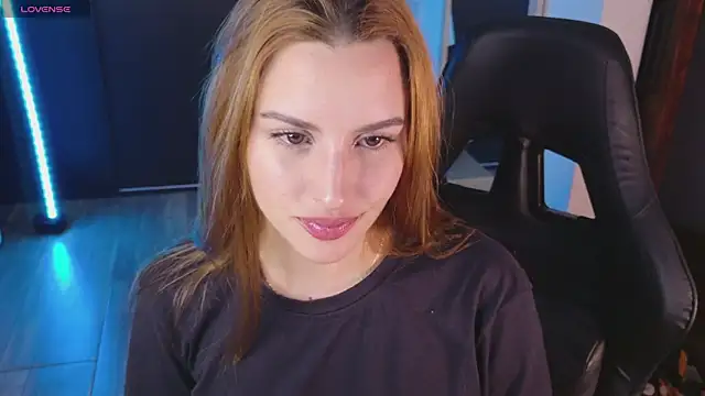 Snapshot of yourdream_6 chatting on 10/23/25, 01:27 yourdream 6 online show from 10/23/25, 01:27