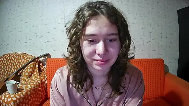 girliemilk online show from 11/17/25, 09:20