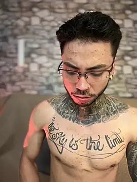 Walker Thomas1 online show from 03/06/25, 09:36