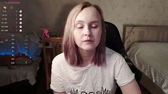 Snapshot of Agatha_Mott chatting on 10/14/25, 11:22 Agatha Mott online show from 10/14/25, 11:22