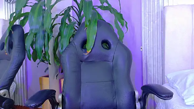 triana crimson online show from 03/10/26, 02:55