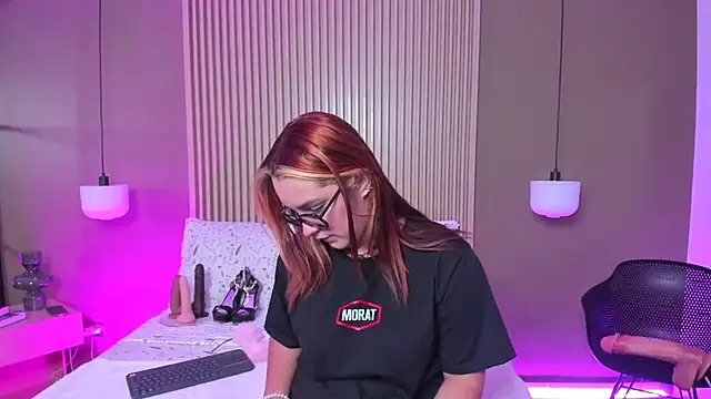 Snapshot of JessyCream chatting on 10/17/25, 08:00 JessyCream online show from 10/17/25, 08:00