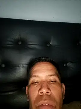 Snapshot of liamlara chatting on 10/20/25, 12:22 liamlara online show from 10/20/25, 12:22