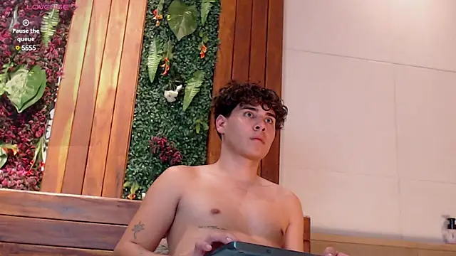 Snapshot of Gabriell_ramirez chatting on 02/22/25, 07:01 Gabriell ramirez online show from 02/22/25, 07:01