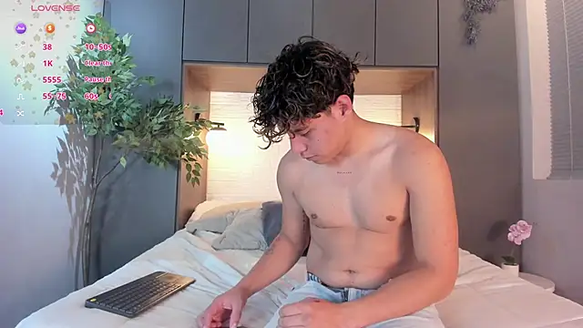 Snapshot of Gabriell_ramirez chatting on 02/25/25, 04:03 Gabriell ramirez online show from 02/25/25, 04:03