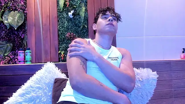 Snapshot of Gabriell_ramirez chatting on 03/13/25, 03:33 Gabriell ramirez online show from 03/13/25, 03:33