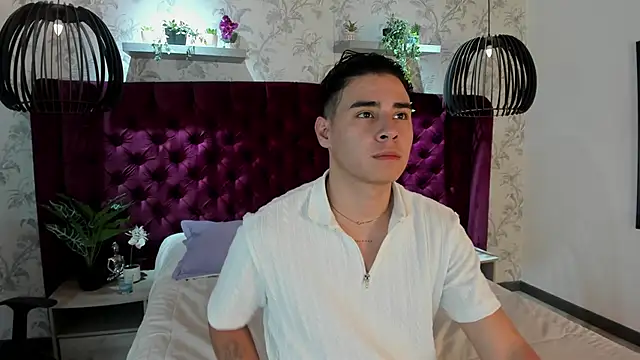 Snapshot of Gabriell_ramirez chatting on 03/21/25, 03:12 Gabriell ramirez online show from 03/21/25, 03:12