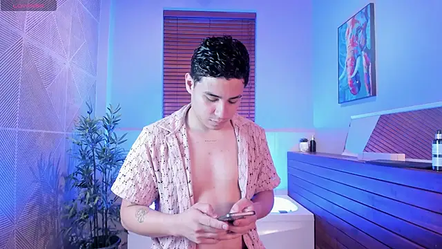 Snapshot of Gabriell_ramirez chatting on 10/27/25, 04:05 Gabriell ramirez online show from 10/27/25, 04:05