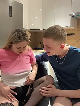 Snapshot of alisanikita chatting on 03/15/25, 03:59 alisanikita online show from 03/15/25, 03:59