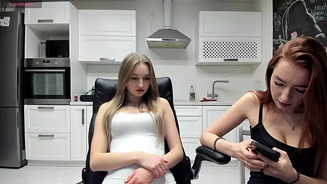 lisenok online show from 12/04/25, 02:48