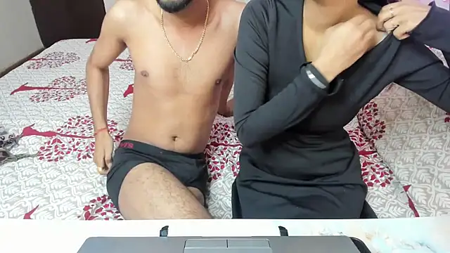 Queen Couple online show from 12/18/25, 04:40