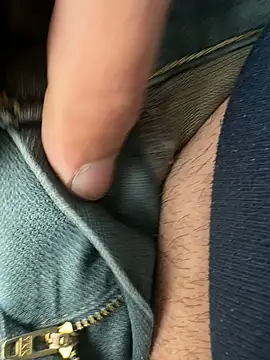 Snapshot of sark0606 chatting on 02/11/25, 12:37 sark0606 online show from 02/11/25, 12:37