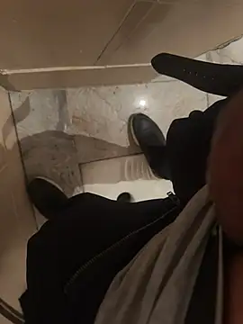 Snapshot of sark0606 chatting on 02/17/26, 04:35 sark0606 online show from 02/17/26, 04:35