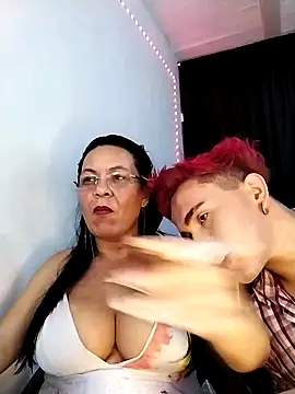 Snapshot of thefuckingowneroftits chatting on 02/14/25, 11:10 thefuckingowneroftits online show from 02/14/25, 11:10