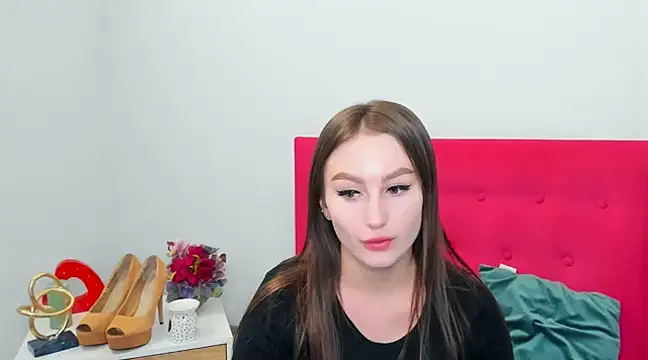 Snapshot of DonnaCam chatting on 02/05/25, 11:23 DonnaCam online show from 02/05/25, 11:23