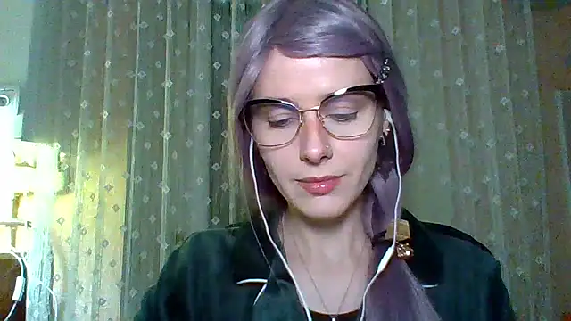 Snapshot of LuminousLady chatting on 02/12/25, 08:18 LuminousLady online show from 02/12/25, 08:18