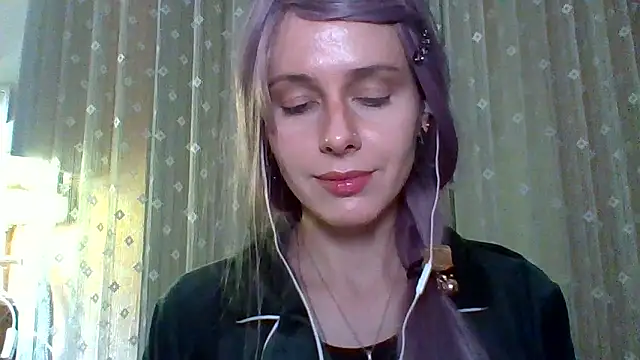 Snapshot of LuminousLady chatting on 02/12/25, 11:20 LuminousLady online show from 02/12/25, 11:20