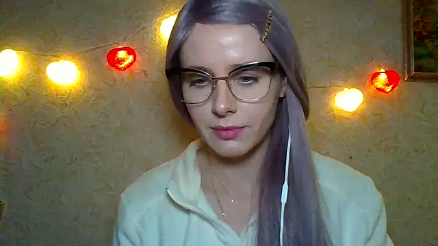 Snapshot of LuminousLady chatting on 02/14/25, 04:26 LuminousLady online show from 02/14/25, 04:26