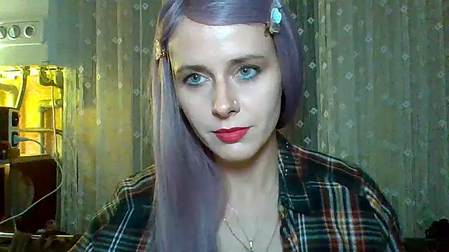 Snapshot of LuminousLady chatting on 03/12/25, 06:55 LuminousLady online show from 03/12/25, 06:55