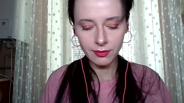 Snapshot of LuminousLady chatting on 09/09/25, 07:30 LuminousLady online show from 09/09/25, 07:30