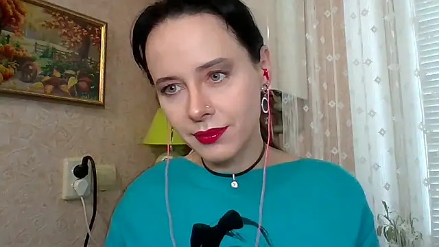 Snapshot of LuminousLady chatting on 09/23/25, 07:33 LuminousLady online show from 09/23/25, 07:33