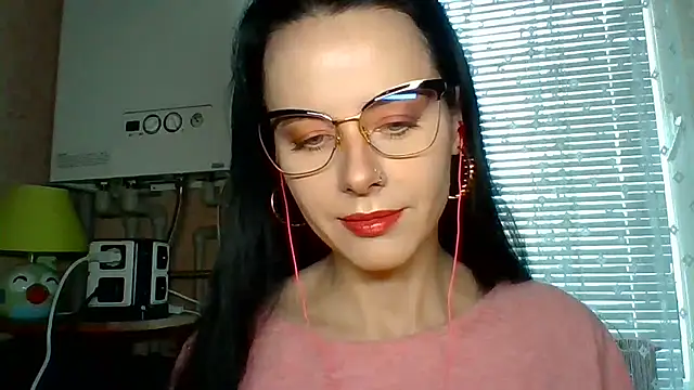 Snapshot of LuminousLady chatting on 09/26/25, 07:23 LuminousLady online show from 09/26/25, 07:23