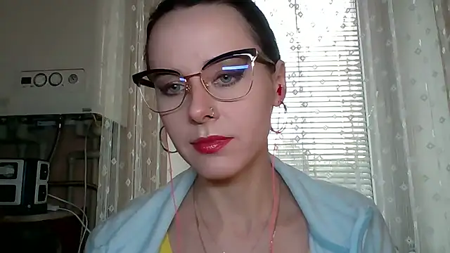 Snapshot of LuminousLady chatting on 09/28/25, 01:16 LuminousLady online show from 09/28/25, 01:16