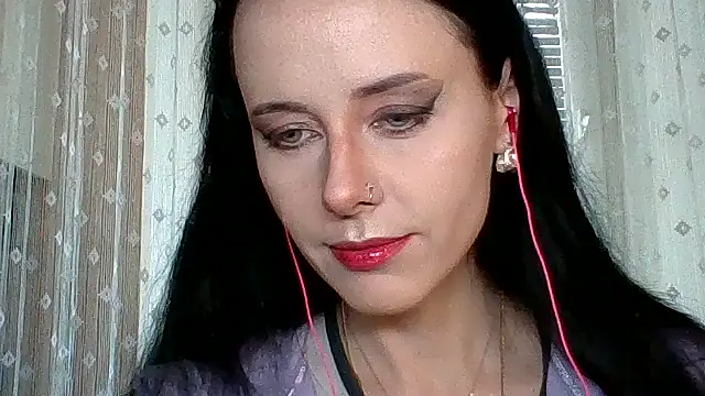 Snapshot of LuminousLady chatting on 09/29/25, 01:16 LuminousLady online show from 09/29/25, 01:16