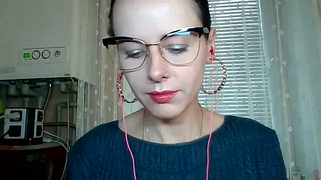 Snapshot of LuminousLady chatting on 09/30/25, 07:24 LuminousLady online show from 09/30/25, 07:24