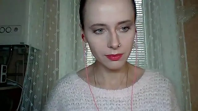 Snapshot of LuminousLady chatting on 10/06/25, 12:57 LuminousLady online show from 10/06/25, 12:57