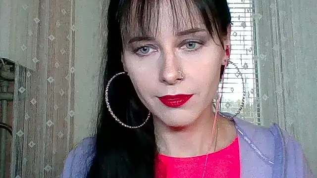 Snapshot of LuminousLady chatting on 10/10/25, 01:32 LuminousLady online show from 10/10/25, 01:32