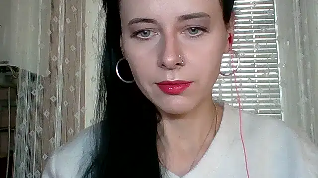 Snapshot of LuminousLady chatting on 10/29/25, 10:17 LuminousLady online show from 10/29/25, 10:17