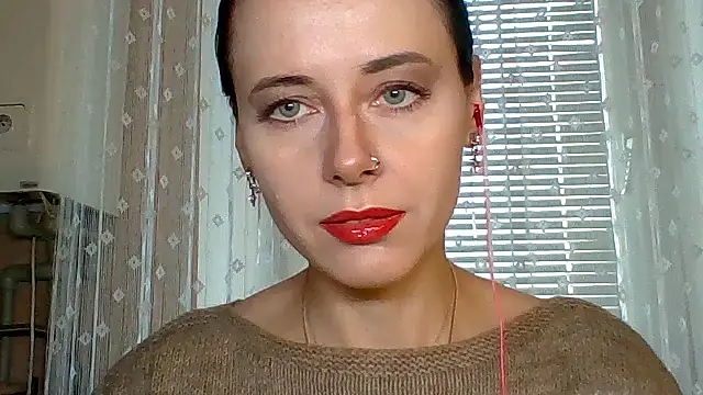 Snapshot of LuminousLady chatting on 10/30/25, 10:06 LuminousLady online show from 10/30/25, 10:06