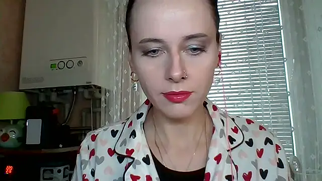 Snapshot of LuminousLady chatting on 11/09/25, 11:30 LuminousLady online show from 11/09/25, 11:30