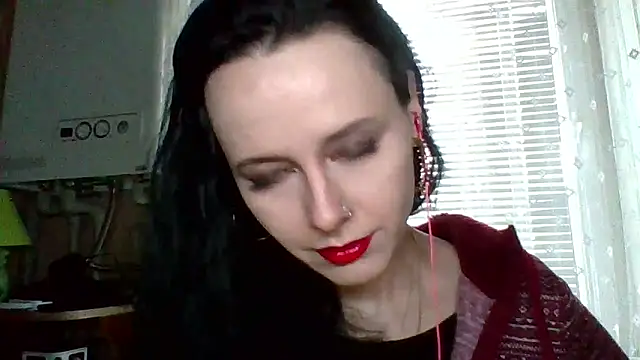 Snapshot of LuminousLady chatting on 11/11/25, 12:27 LuminousLady online show from 11/11/25, 12:27