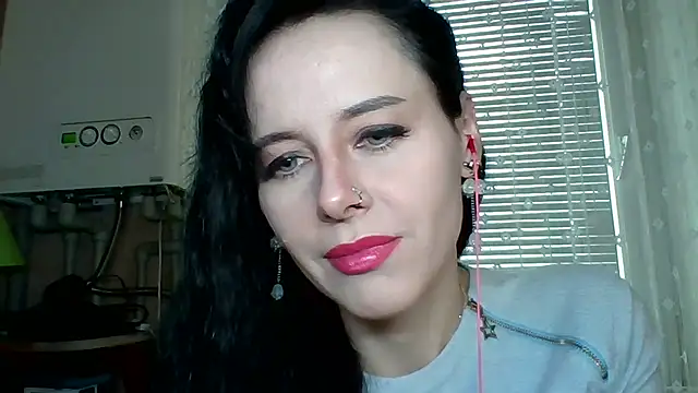 Snapshot of LuminousLady chatting on 11/13/25, 11:20 LuminousLady online show from 11/13/25, 11:20