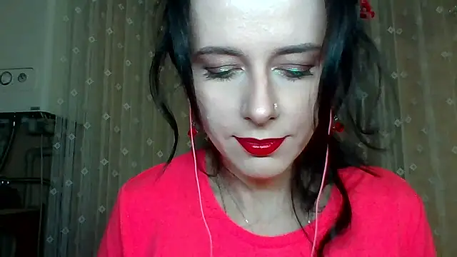 Snapshot of LuminousLady chatting on 12/13/25, 07:53 LuminousLady online show from 12/13/25, 07:53