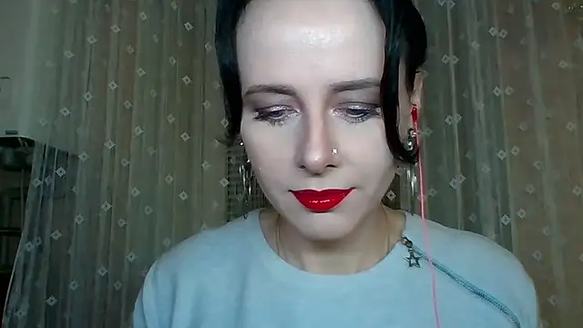 Snapshot of LuminousLady chatting on 12/14/25, 06:12 LuminousLady online show from 12/14/25, 06:12