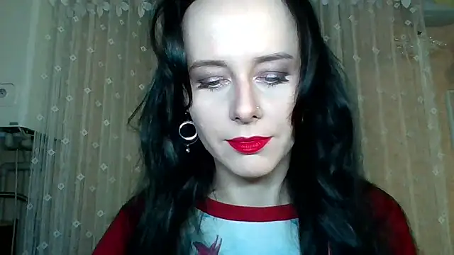 Snapshot of LuminousLady chatting on 12/16/25, 06:02 LuminousLady online show from 12/16/25, 06:02