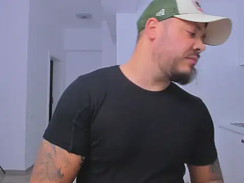 Snapshot of ZackMasterss chatting on 11/13/25, 11:25 ZackMasterss online show from 11/13/25, 11:25