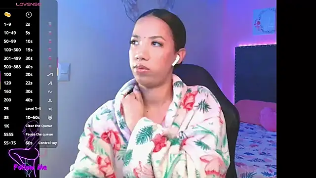 SallyWhitee online show from 09/17/25, 03:52