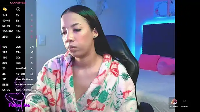 SallyWhitee online show from 10/04/25, 04:21