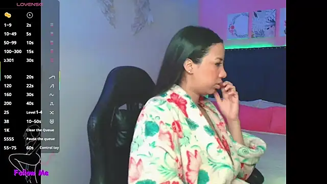 SallyWhitee online show from 12/04/25, 04:00