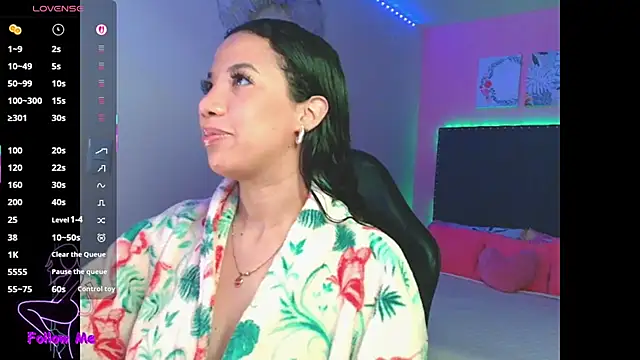 SallyWhitee online show from 12/20/25, 04:19