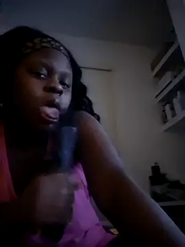 Snapshot of CocoaDoll22 chatting on 11/11/25, 12:16 CocoaDoll22 online show from 11/11/25, 12:16