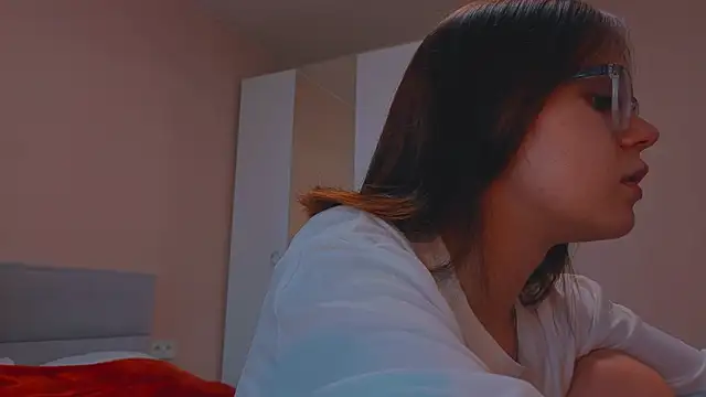 Mia Luw online show from 10/01/25, 08:31