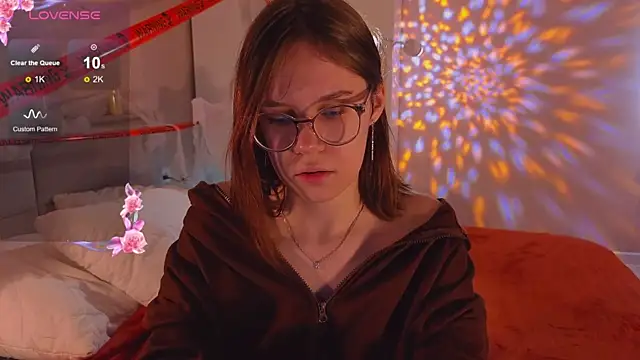 Mia Luw online show from 11/01/25, 03:52