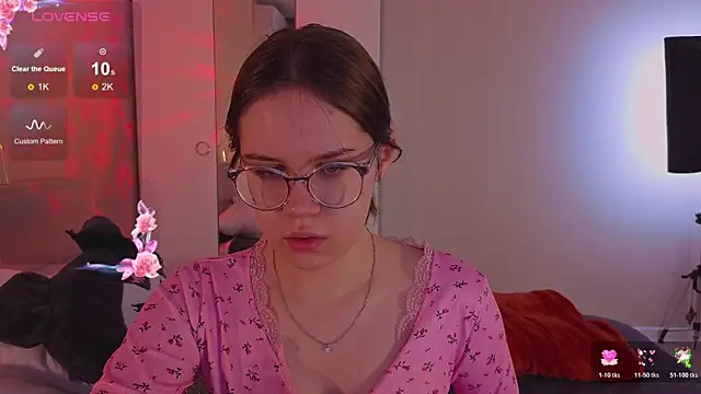 Mia Luw online show from 11/12/25, 03:40