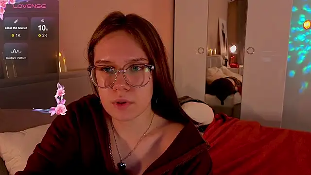 Mia Luw online show from 11/22/25, 09:58