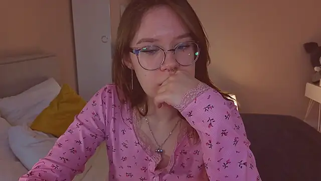 Mia Luw online show from 02/05/26, 10:42